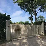Chalet Les Pilotis Du Cognac *