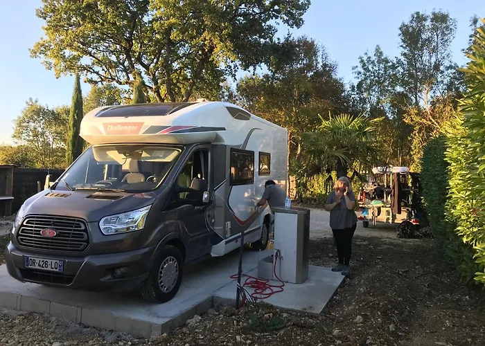 Les Pilotis Du Cognac Bourg-Charente