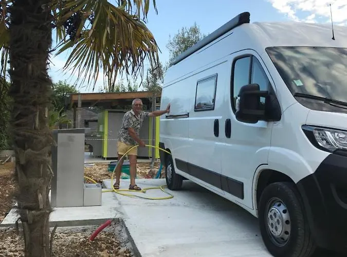 Les Pilotis Du Cognac * Bourg-Charente